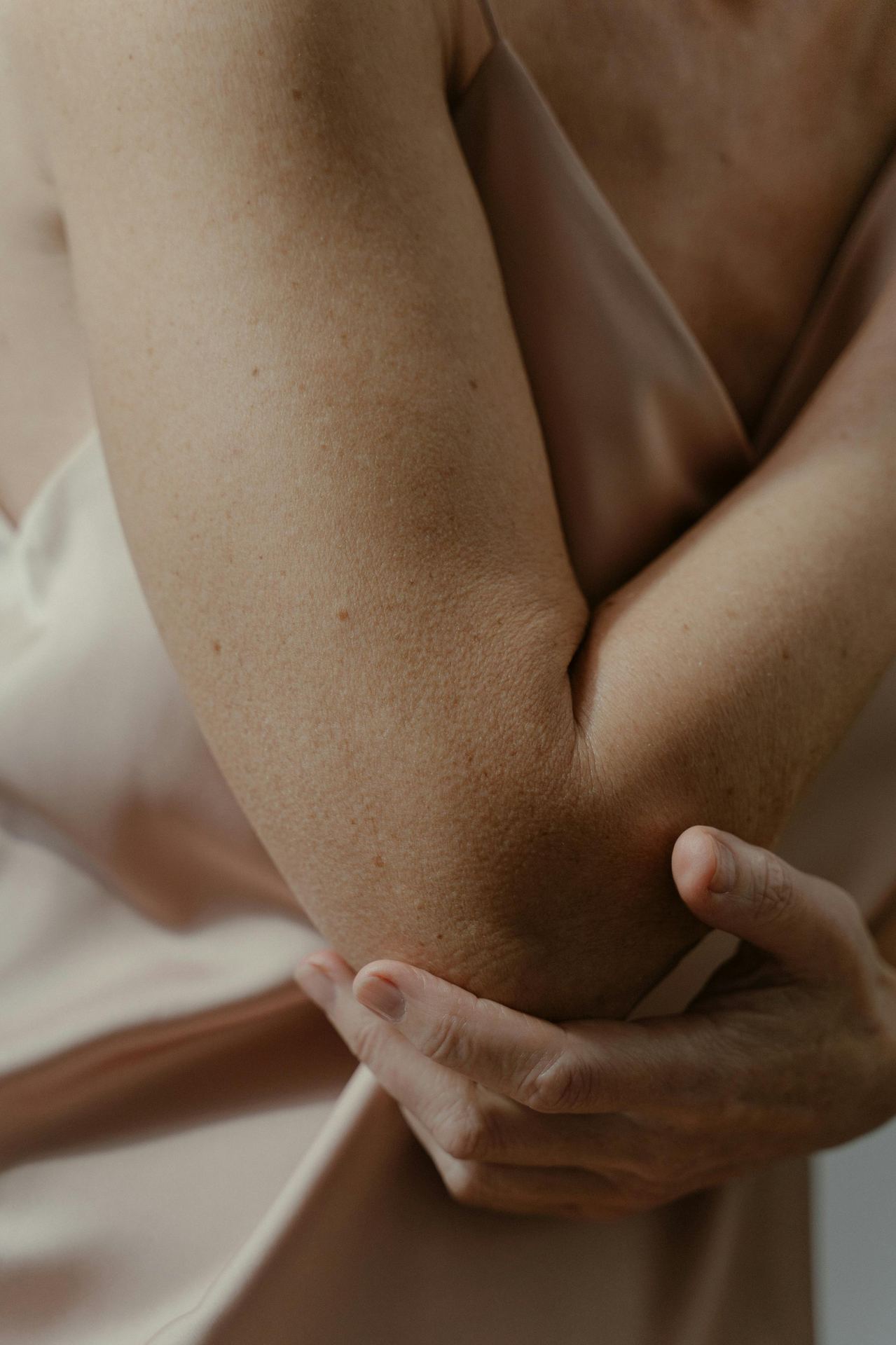 Elbow anatomy reference for the Physio+ elbow pain pillar